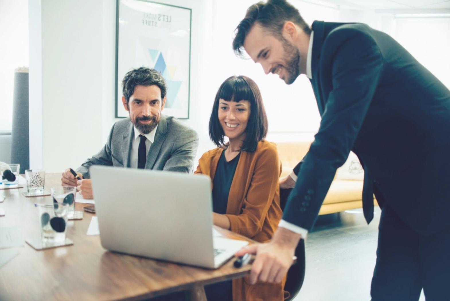 Sesión de trabajo colaborativo en estrategia de startup